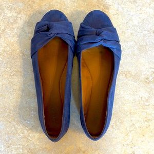 Report blue flats. Size 8.5